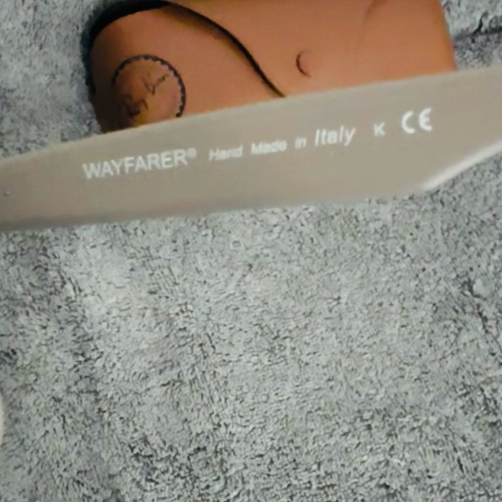 NWOT Ray-Ban Wayfarer RB 2140 Sunglasses: w/ Branded Case. NEVER WORN! ๐๐๐ผ - Picture 3 of 7